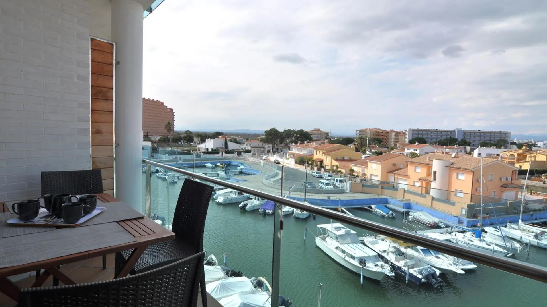 Rnet - Apartments Roses Port Trebol Spain