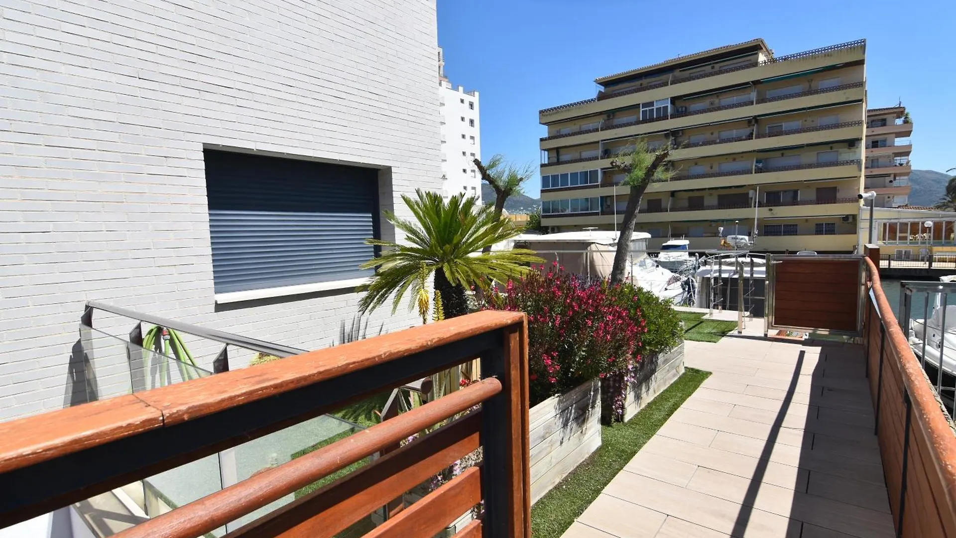 Rnet - Apartments Roses Port Trebol Spain