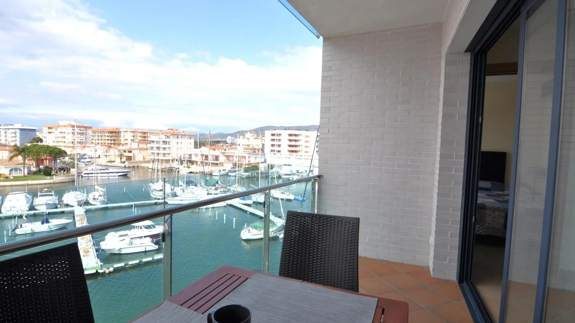 Rnet - Apartments Roses Port Trebol 0*,
