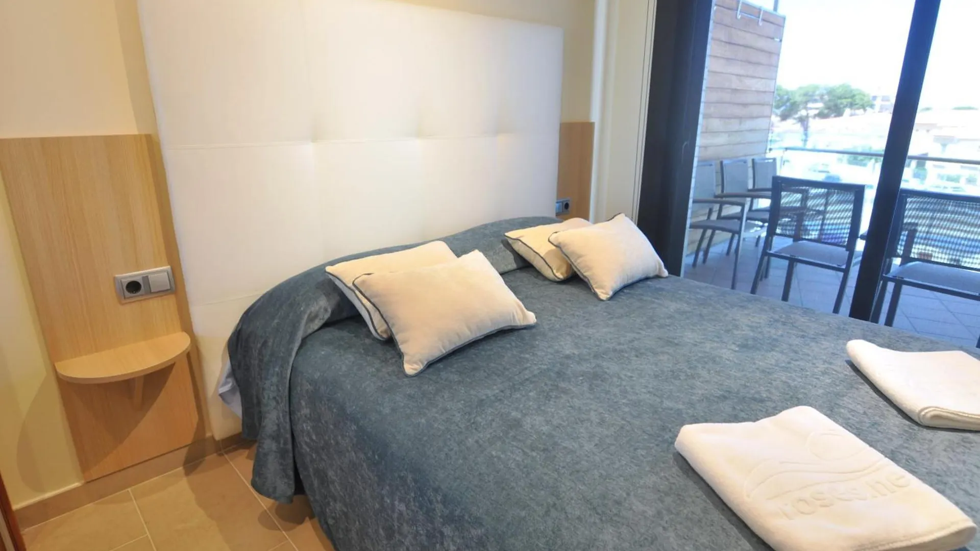 Rnet - Apartments Roses Port Trebol